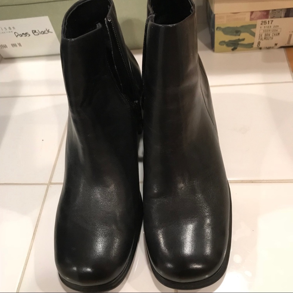 White Mountain Black Leather Boots